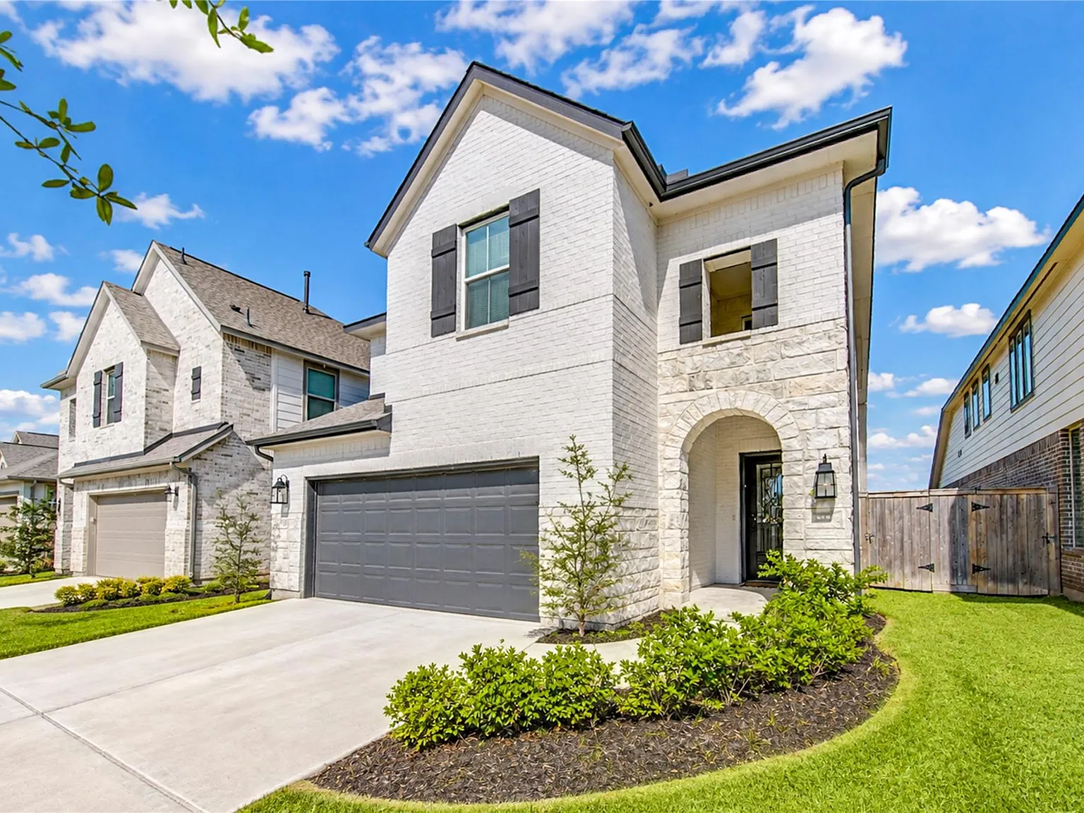 5 bed, 3.0 bath, 2588 sqft, $3,175 — Photo 4