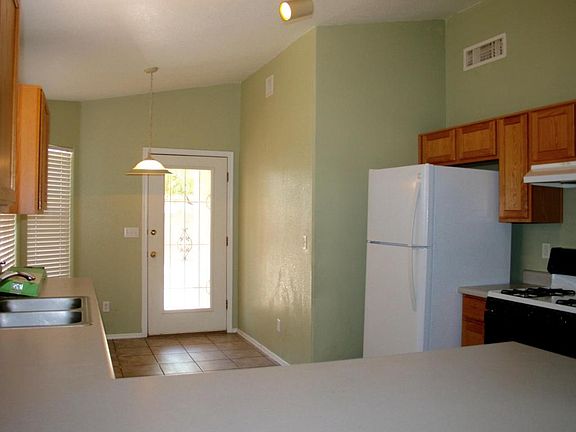 2nd image of 2926 N River Creek Pl