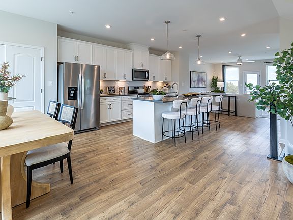 Easton Dining and Kitchen