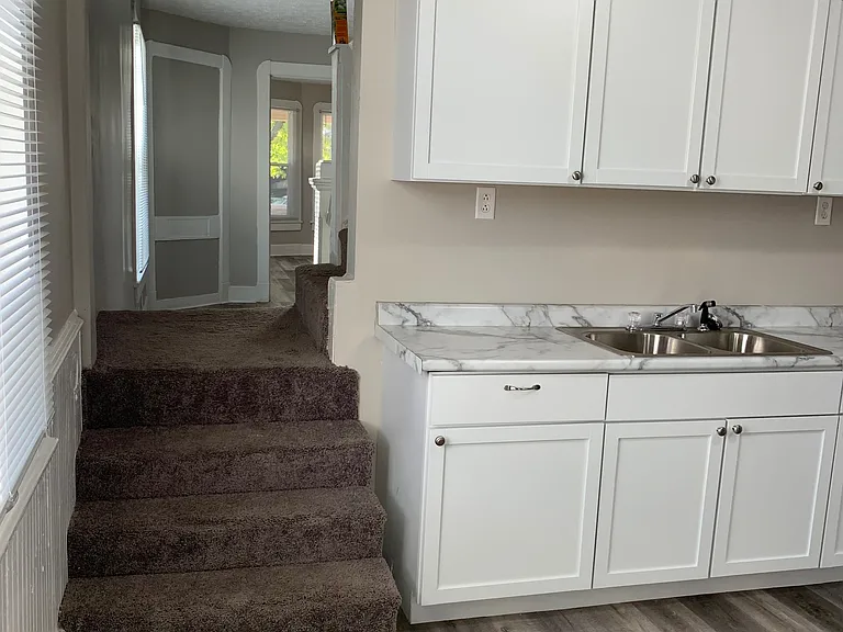 1053 Villa Ave — Photo 9