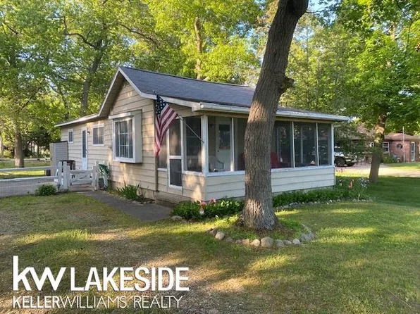 6986 Michigan St, Caseville, MI 48725