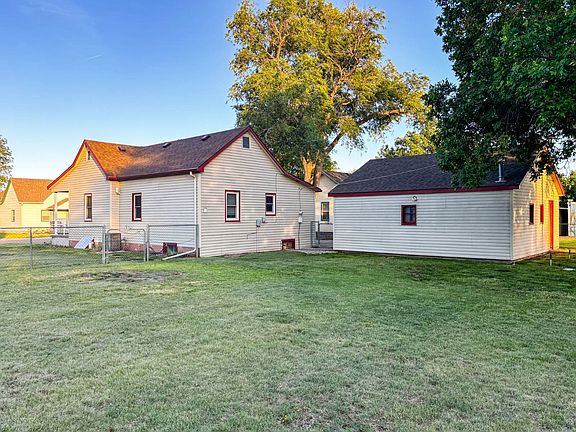 2nd image of 715 Radloff Ave