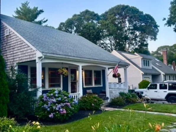 (undisclosed Address), North Falmouth, MA 02556