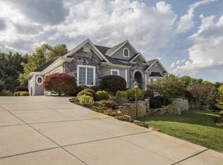 W284N6385 Hibritten Way, Hartland, WI 53029