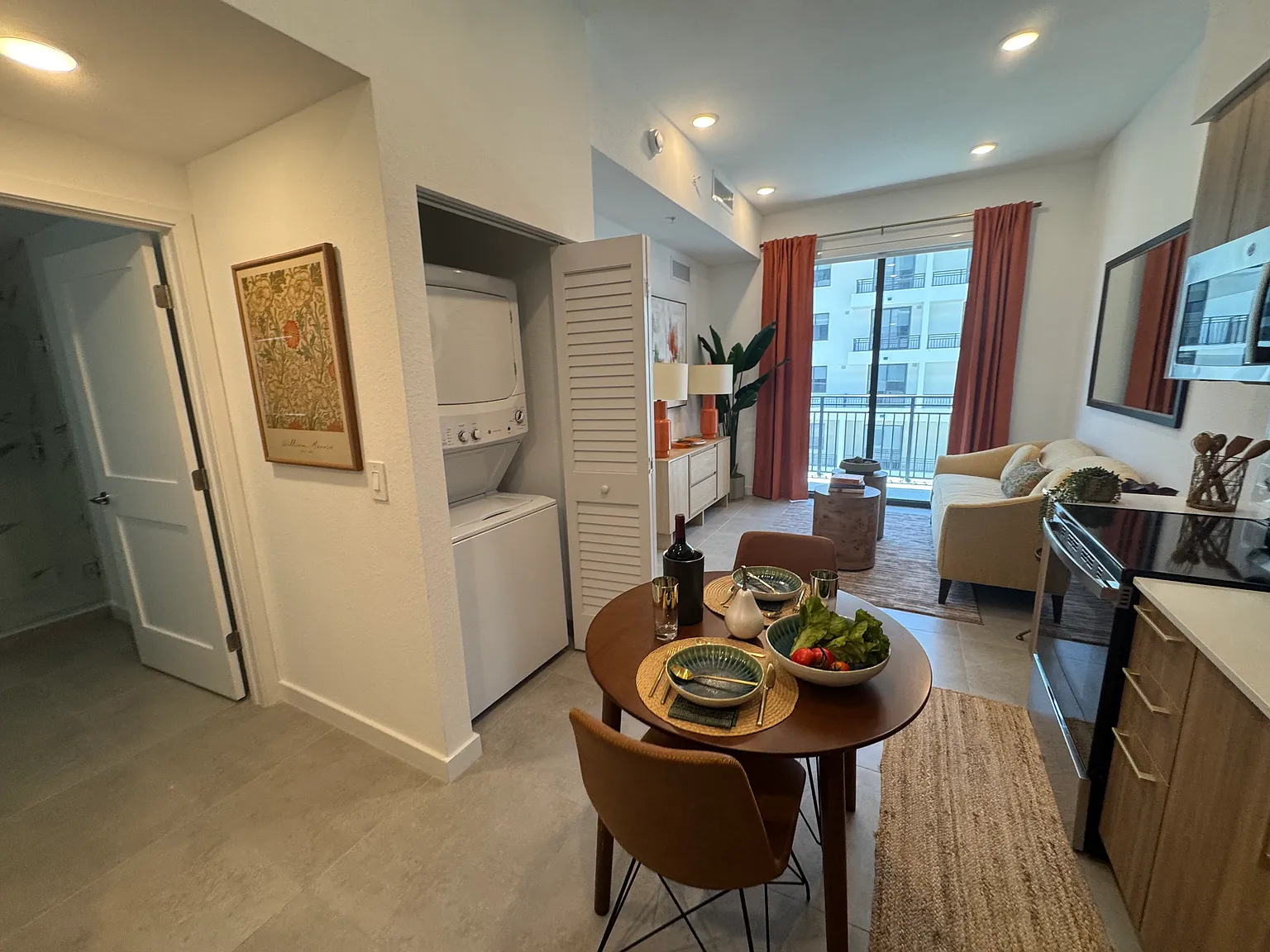 1 bed, 530 sqft, $1,904 — Photo 4