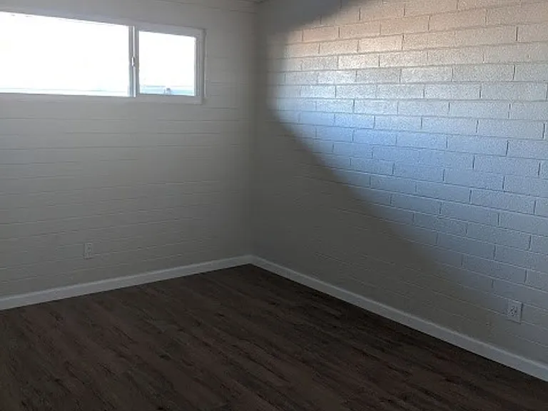2762 N Forgeus Ave — Photo 12