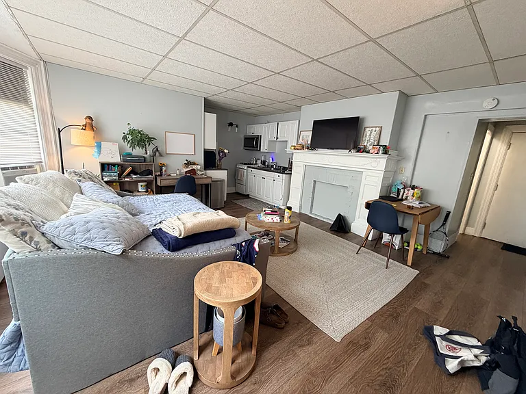 149 Strathmore Rd #3 — Photo 2