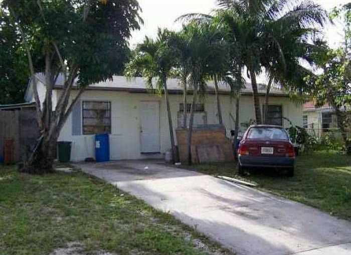 2nd image of 2300 SW 43rd Way