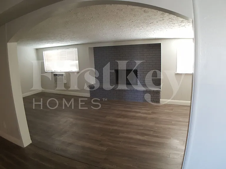 913 Date St — Photo 8