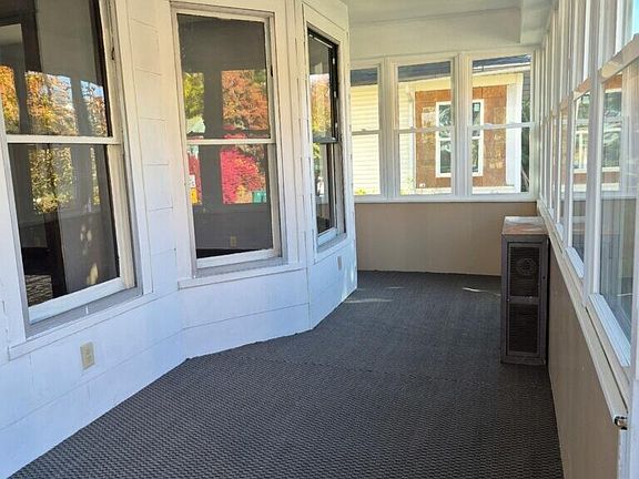 3rd image of 604 Weller Ave