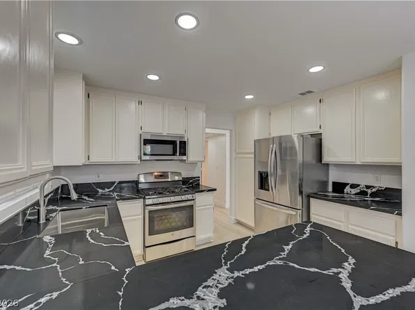 6028 Shadow Oak Dr, North Las Vegas, NV 89031