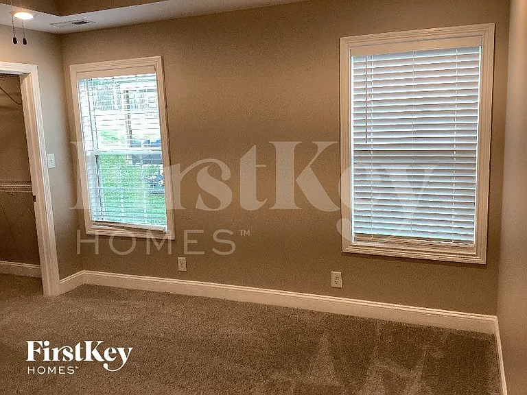 1217 Ridge Meadow Dr — Photo 9