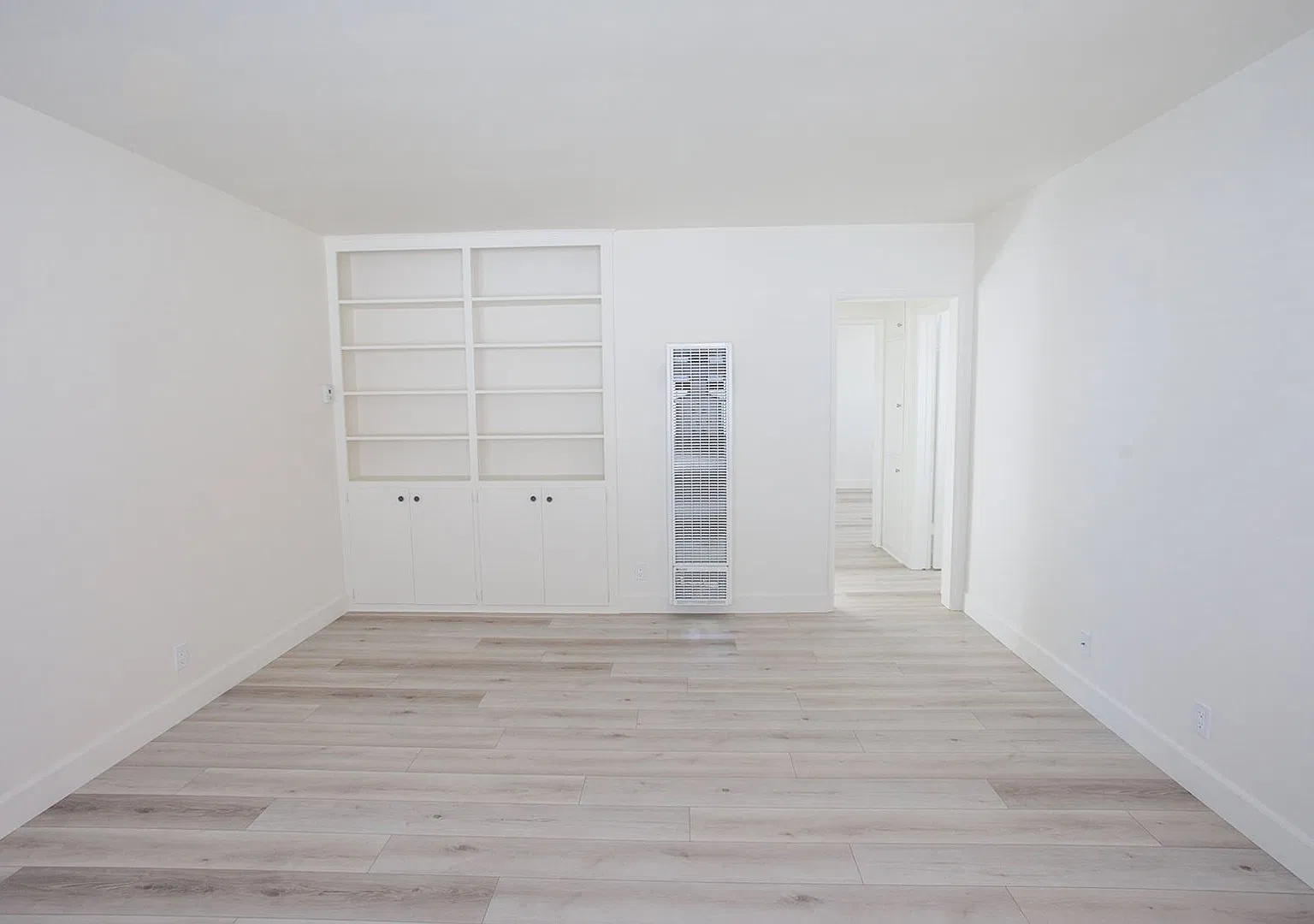 1035 Cliff Drive — Photo 3
