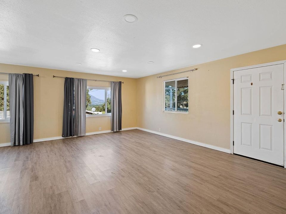 1st image of 4015 Eureka Ave #0