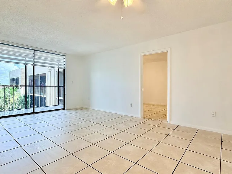 8615 NW 8th St #421 — Photo 10