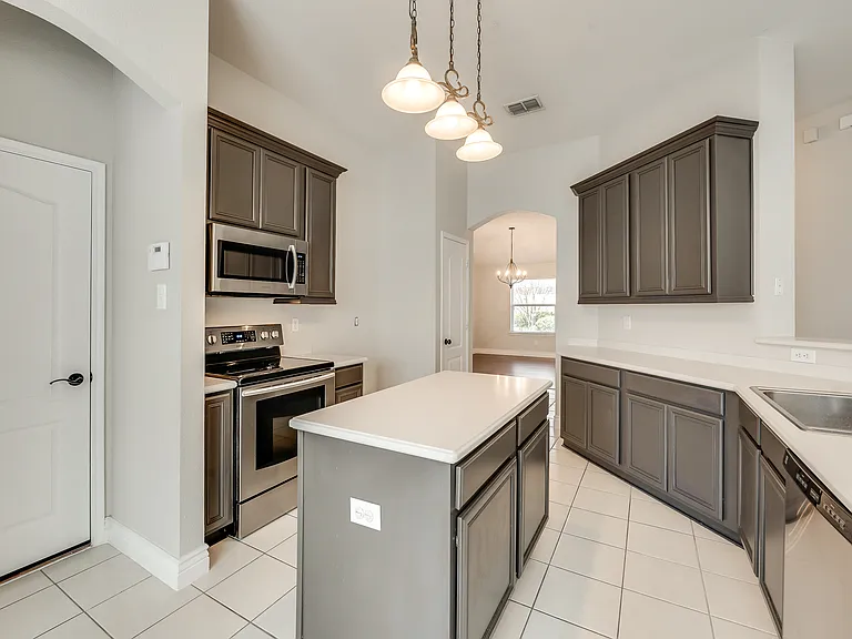 10413 Trevino Ln — Photo 6