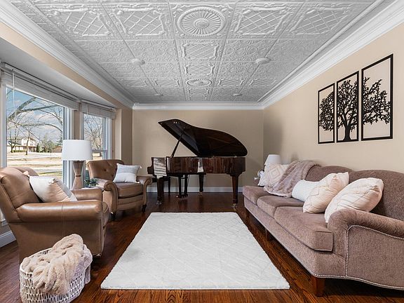 4th image of 8128 Stoneham Dr
