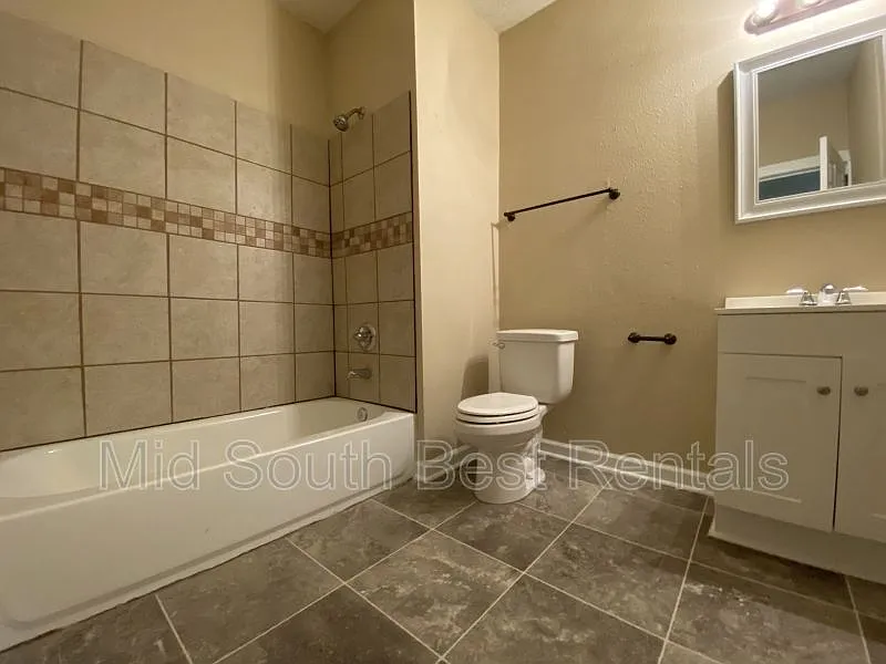 1327 Hanger St — Photo 3