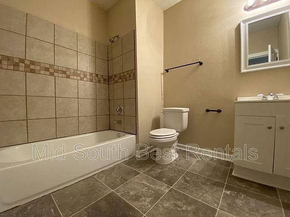 3rd image of 1327 Hanger St