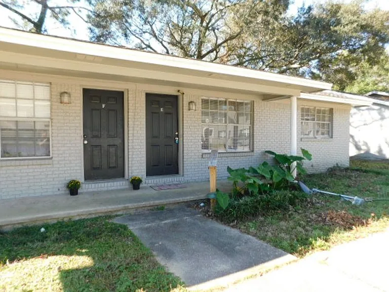 5820 Sanders Ave #E — Photo 1