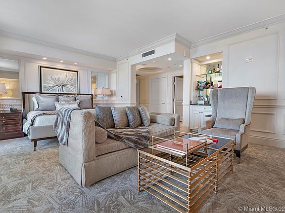 4th image of 17875 Collins Ave #2010