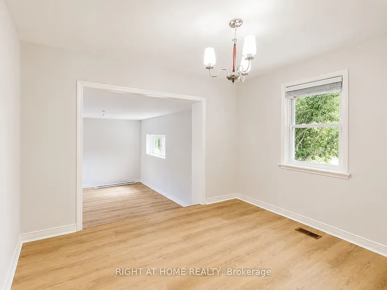 55 Verwood Ave #MAIN — Photo 10