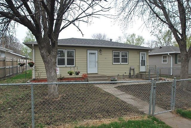 Pending: 1010 E 12th St, Yankton, SD 57078
