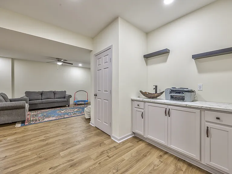8135 NW 90th Ter — Photo 18