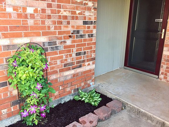 Entry has a glass front door, to let light in!