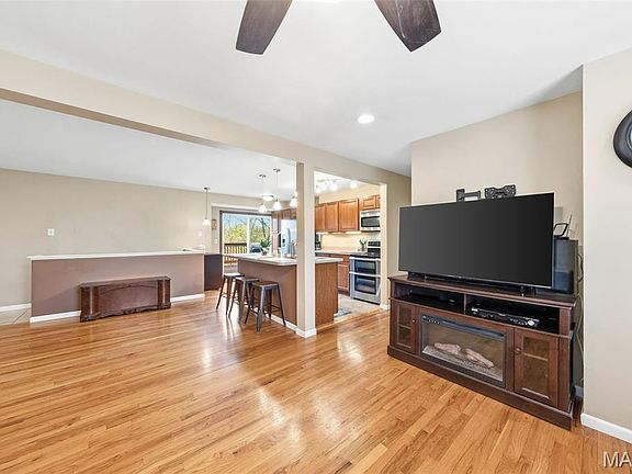 4th image of 5248 Elaine Dr