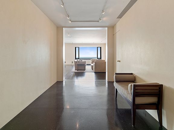 Foyer/Gallery