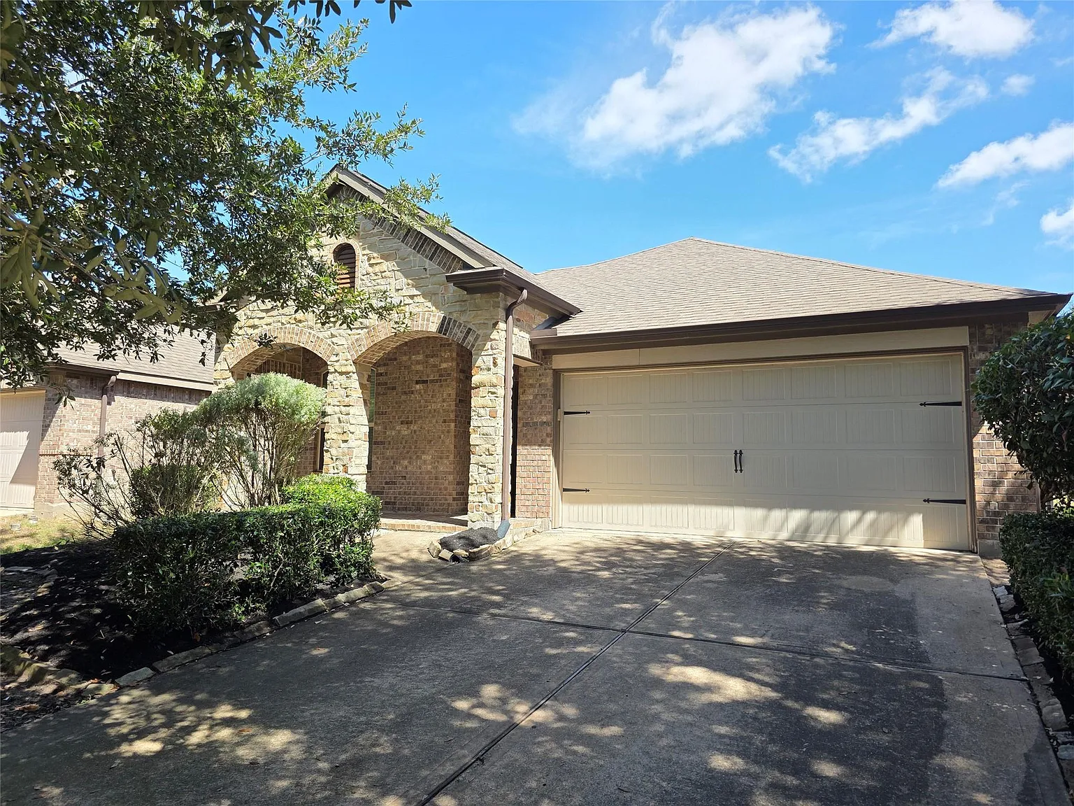 3 bed, 2.0 bath, 1636 sqft, $2,550 — Photo 1