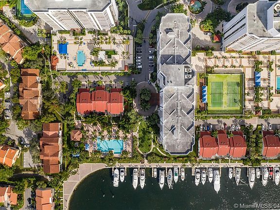 3rd image of 3610 Yacht Club Dr #Penthouse 02