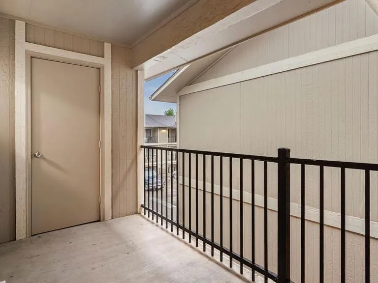 1209 W Plum St #C5 — Photo 4