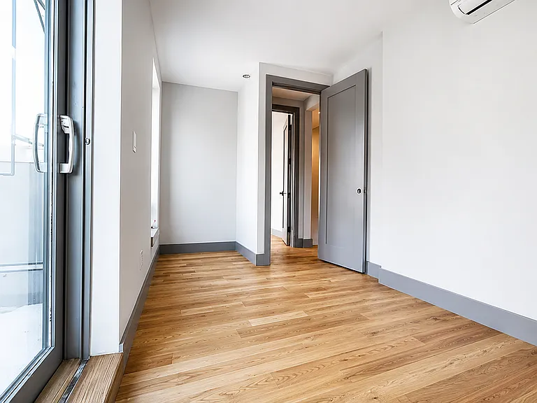 846 Monroe St #4B — Photo 3