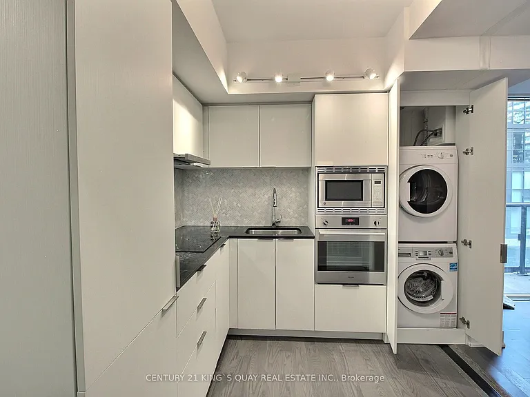 955 Bay St #403 — Photo 10