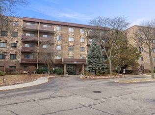 700 Wellington Ave UNIT 110, Elk Grove Village, IL 60007