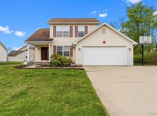 1265 Theresa Dr, Fenton, MI 48430