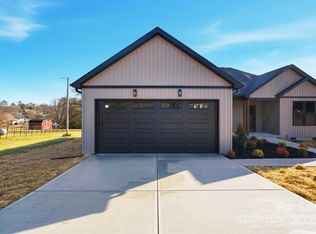 222 River Hill Rd, Statesville, NC 28625