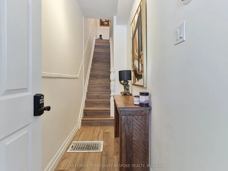 39 Lappin Ave #UPPER — Photo 7
