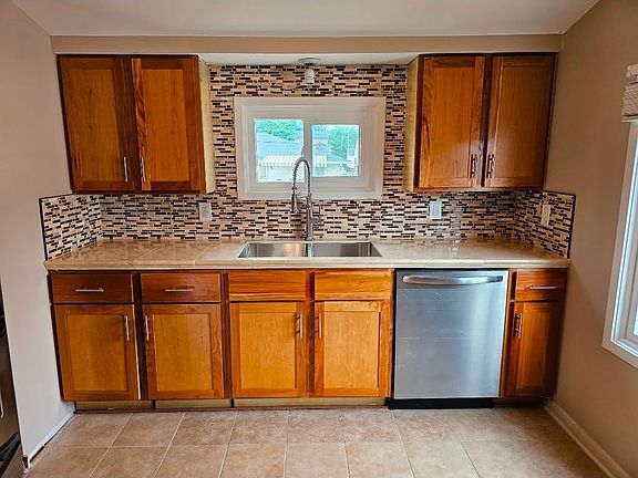 Kitchen with dishwasher