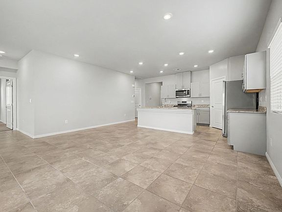 4th image of 7552 Blue Lotus Ave