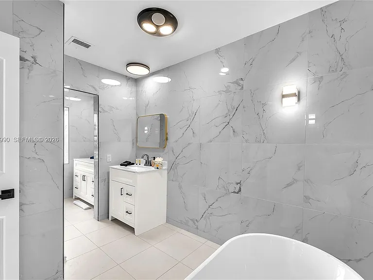 4440 NE 23rd Ave — Photo 45