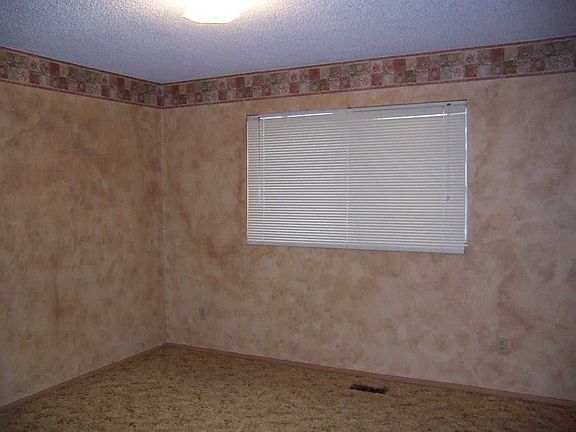 5th image of 1020 S Garden Dr