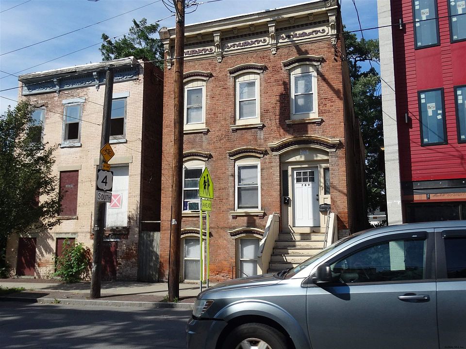 1st image of 789 River St