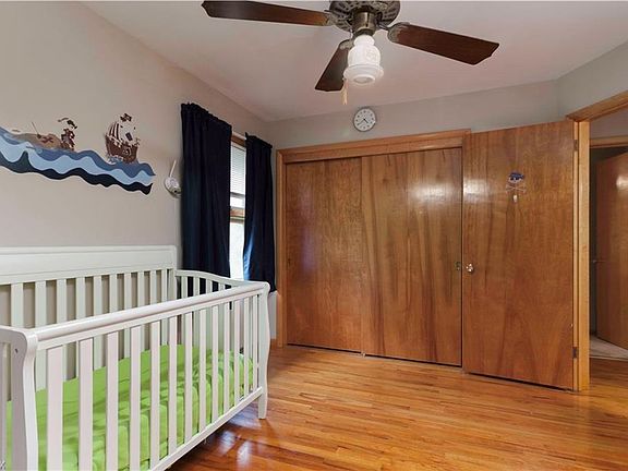 4th image of 696 Newcastle Dr