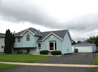 1320 Phoenix Ln, Joliet, IL 60431