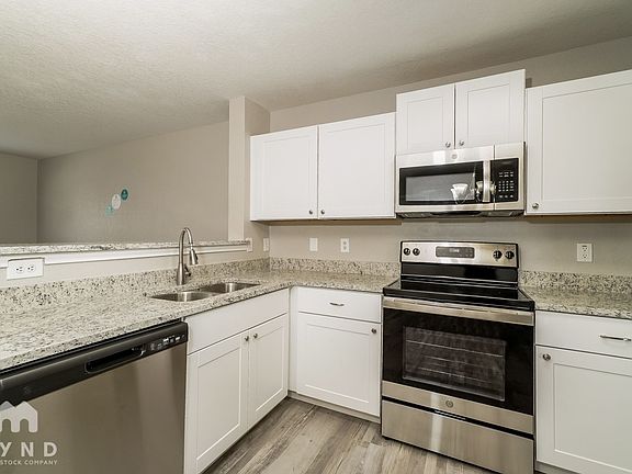 3rd image of 659 Northlake Dr