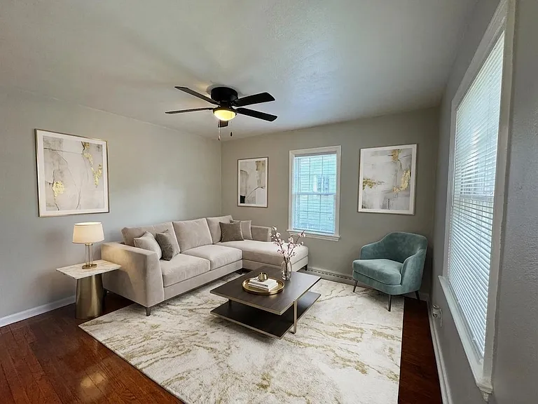 1619 Evergreen St — Photo 2