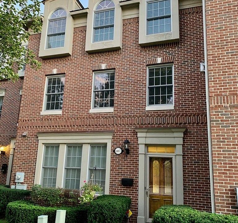 1st image of 807 N Sherman Dr #1